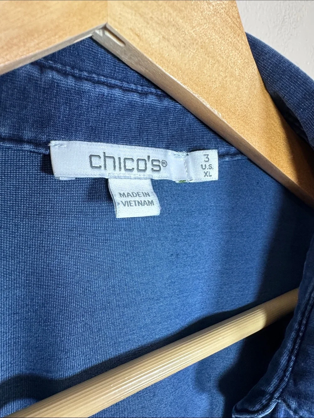 Chico's Womens Chambray Button-Down Shirt XL Stretch Casual Coastal Preppy
